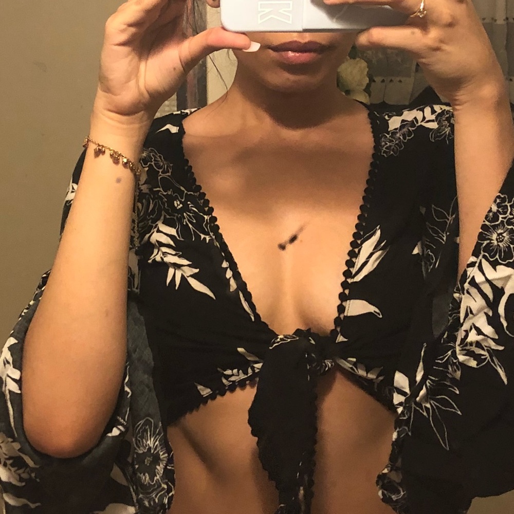 FLORAL FRONT TIE TOP ! 🌸